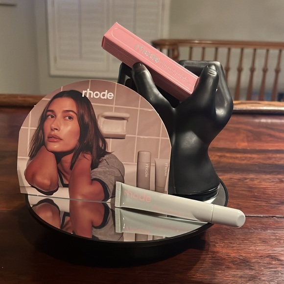 RHODE Peptide Lip Tint in Vanilla - Picture 2 of 6